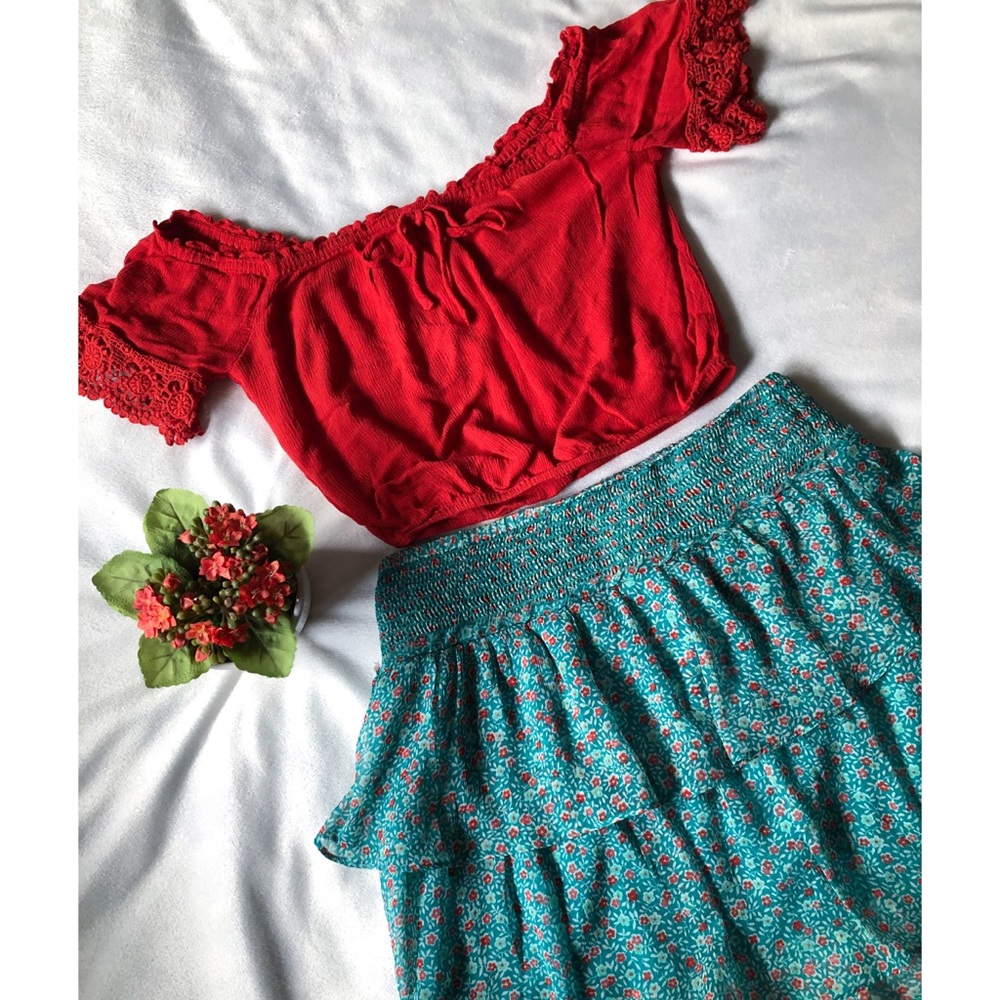 F21 Off the Shoulder Crop Top - Picture 2 of 5